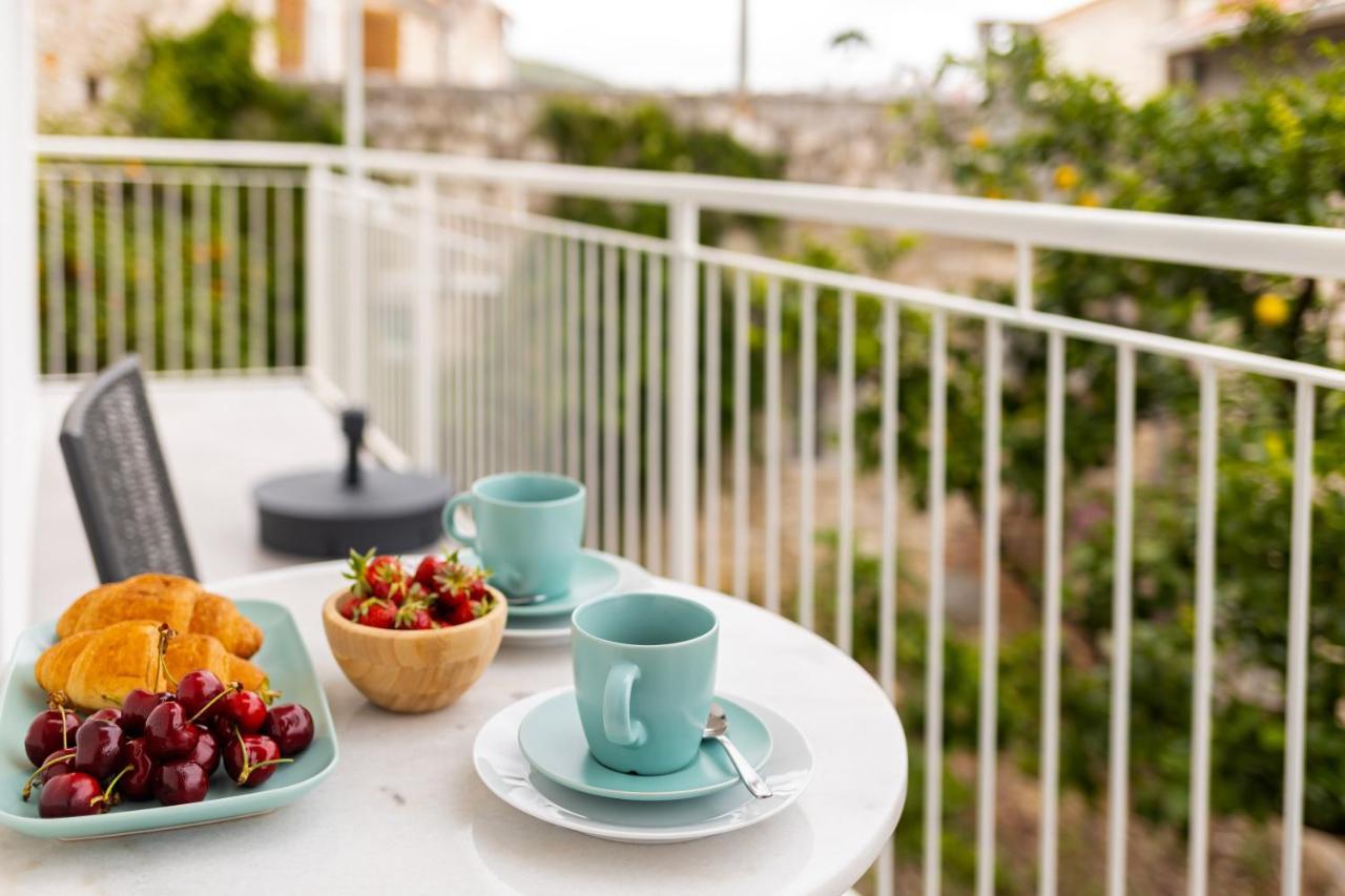 Jesliving Hvar - 2 Bedroom Elegant Apartment With Sea View In Historic Center Of Hvar Town Luaran gambar