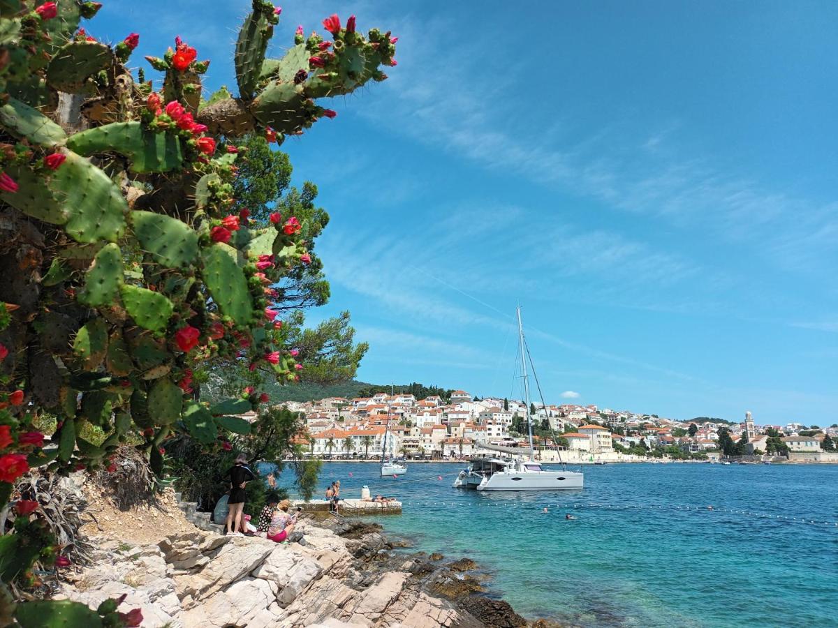 Jesliving Hvar - 2 Bedroom Elegant Apartment With Sea View In Historic Center Of Hvar Town Luaran gambar