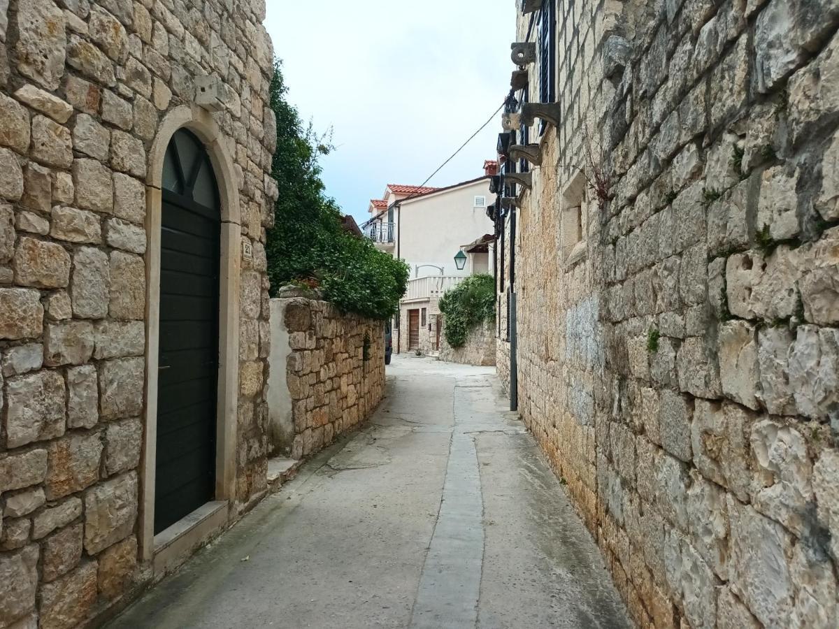Jesliving Hvar - 2 Bedroom Elegant Apartment With Sea View In Historic Center Of Hvar Town Luaran gambar