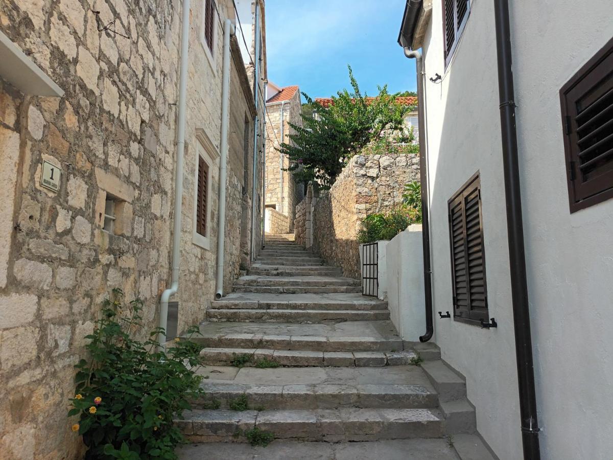 Jesliving Hvar - 2 Bedroom Elegant Apartment With Sea View In Historic Center Of Hvar Town Luaran gambar