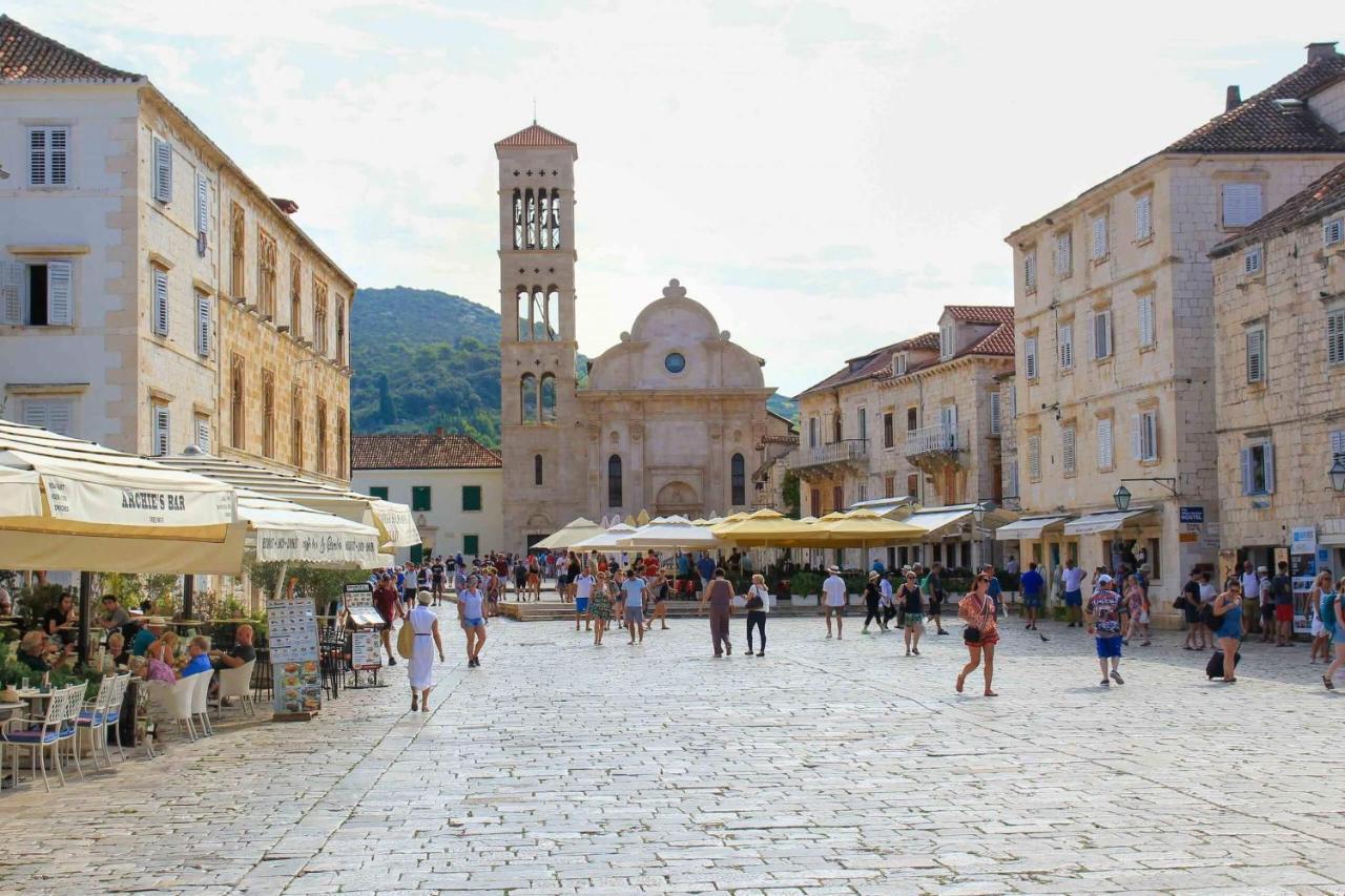 Jesliving Hvar - 2 Bedroom Elegant Apartment With Sea View In Historic Center Of Hvar Town Luaran gambar