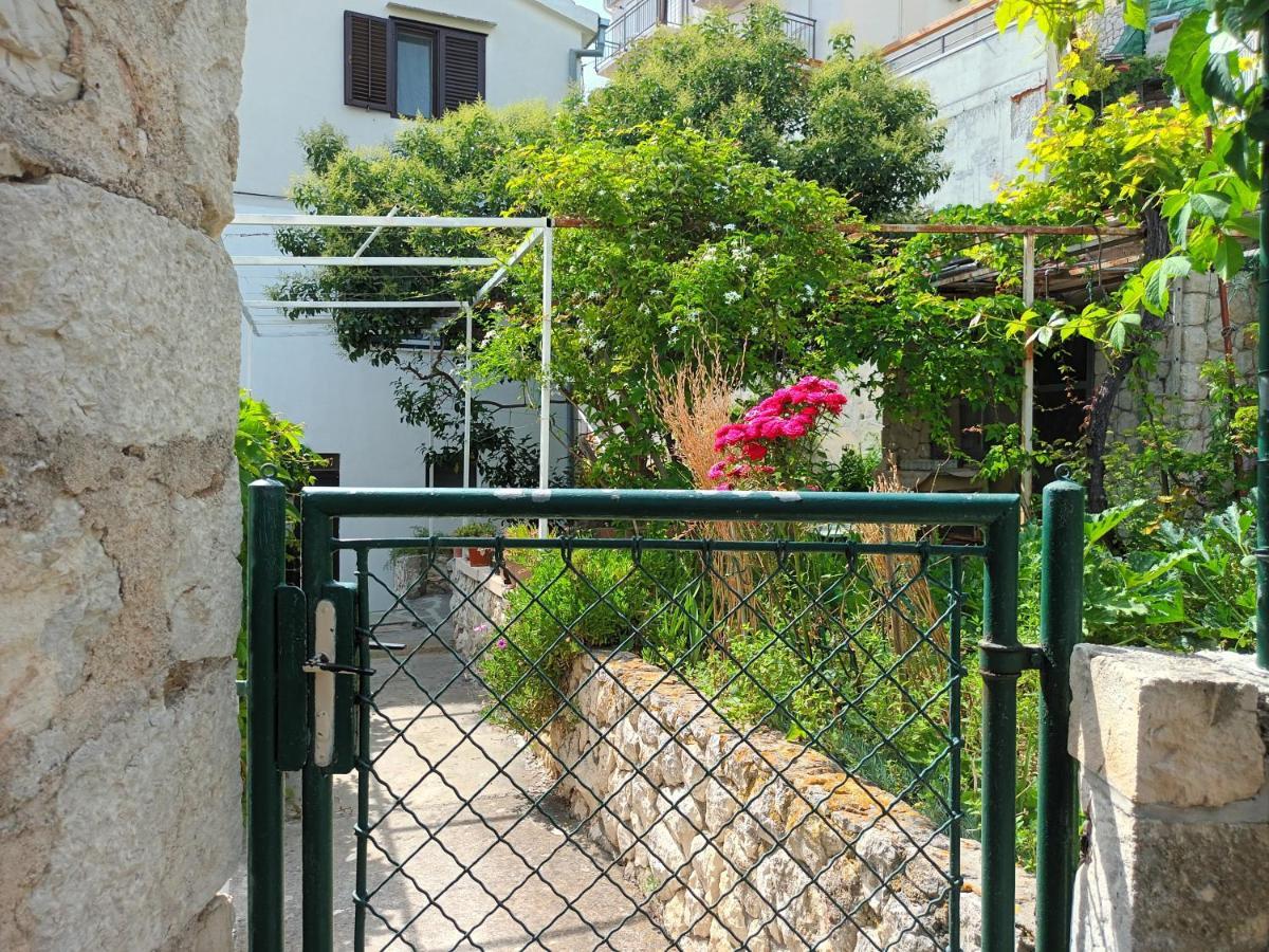 Jesliving Hvar - 2 Bedroom Elegant Apartment With Sea View In Historic Center Of Hvar Town Luaran gambar