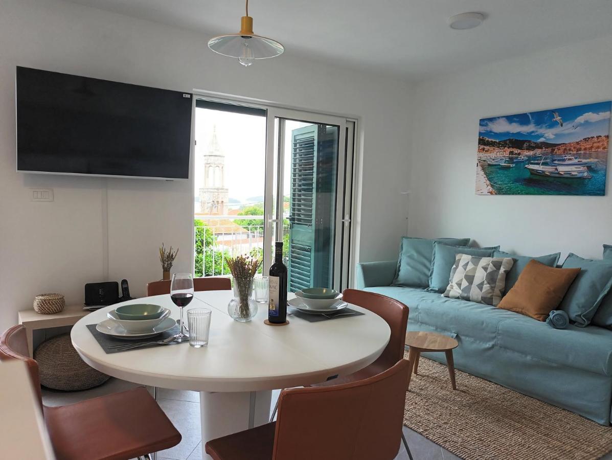 Jesliving Hvar - 2 Bedroom Elegant Apartment With Sea View In Historic Center Of Hvar Town Luaran gambar