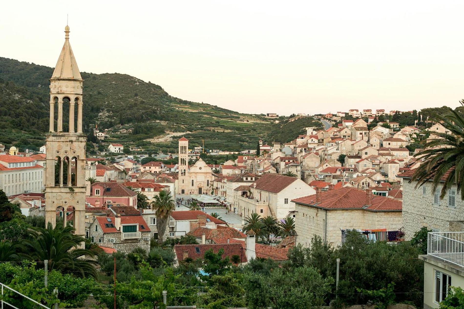 Jesliving Hvar - 2 Bedroom Elegant Apartment With Sea View In Historic Center Of Hvar Town Luaran gambar