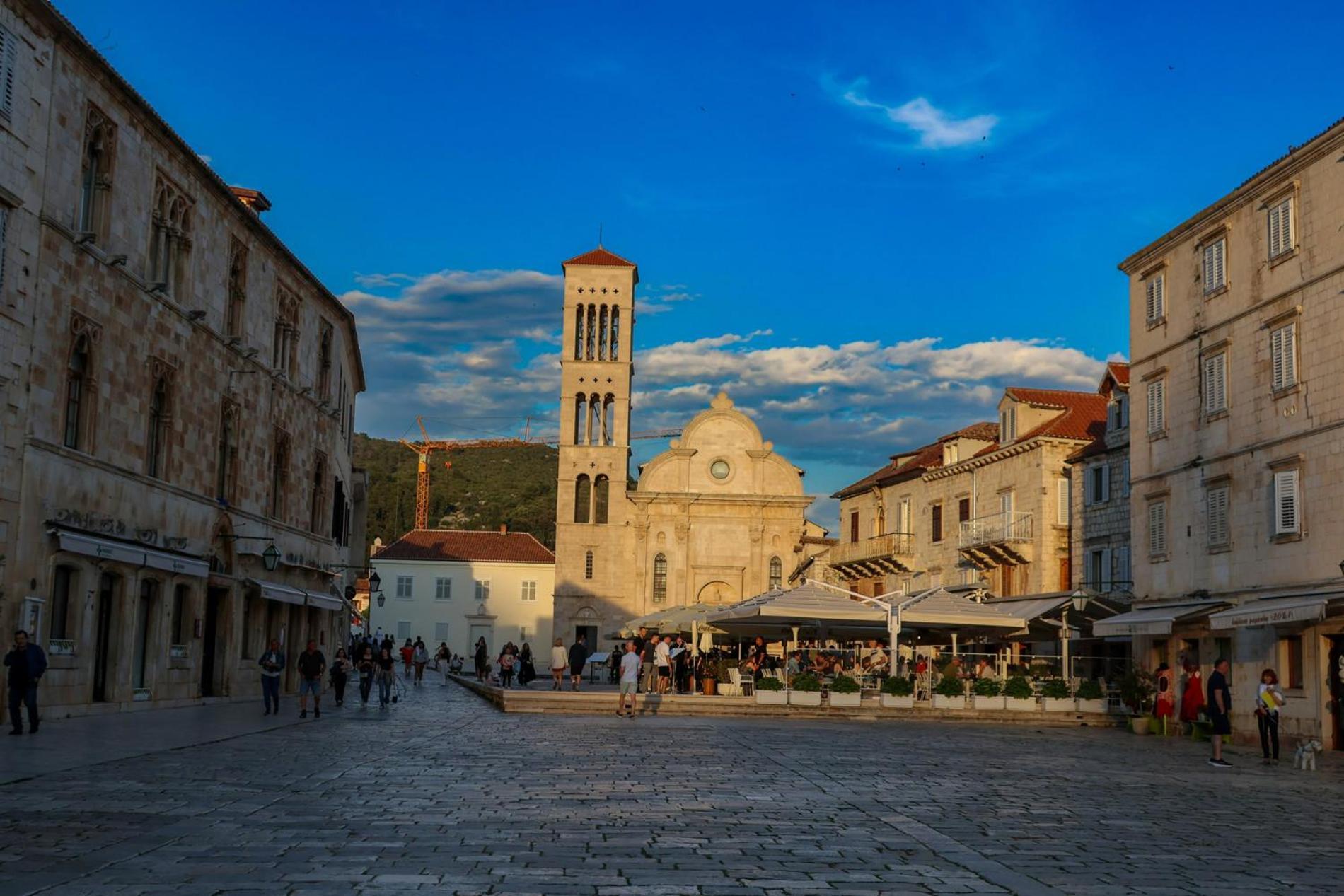 Jesliving Hvar - 2 Bedroom Elegant Apartment With Sea View In Historic Center Of Hvar Town Luaran gambar